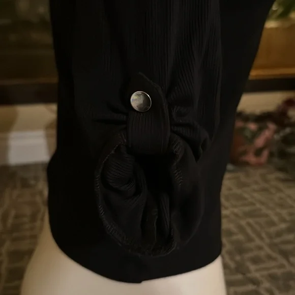 NWT Guess black silver button/snap up v neck collar 3/4 sleeve Medium RIBBED - Picture 11 of 14